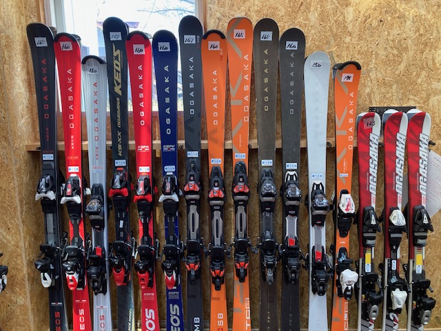 白樺高原の格安スキーレンタルショップ雪うさぎ 子供用やウェアも充実